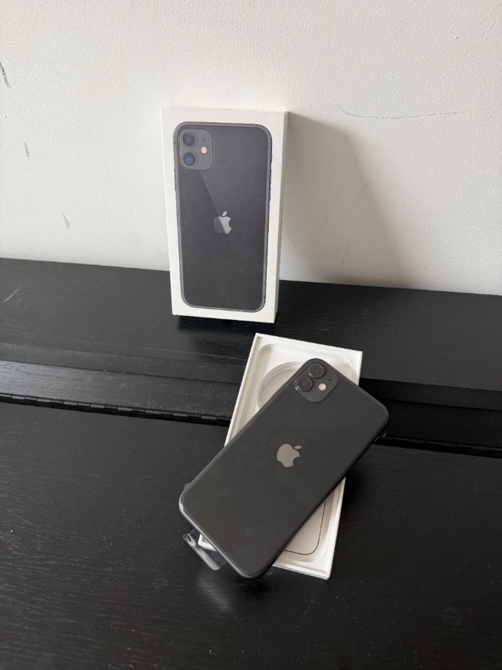 iPhone 11 64GB Black Unused In Box Original Screen Cover - Picture 2 of 4
